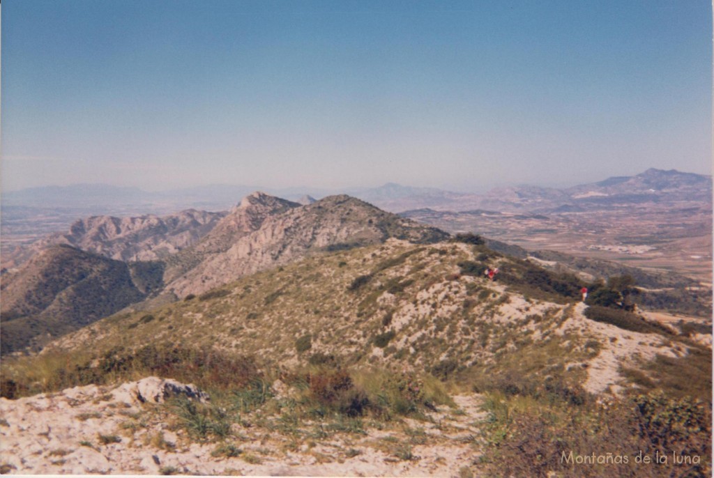 Cima de La Vella, 835 mts. En el centro San Yuri, San Cayetano y Agudo, a la derecha Hondón de Los Frailes y Sierra de La Pila
